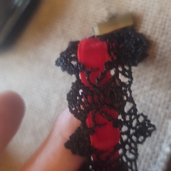 Choker - Picture 3 of 3